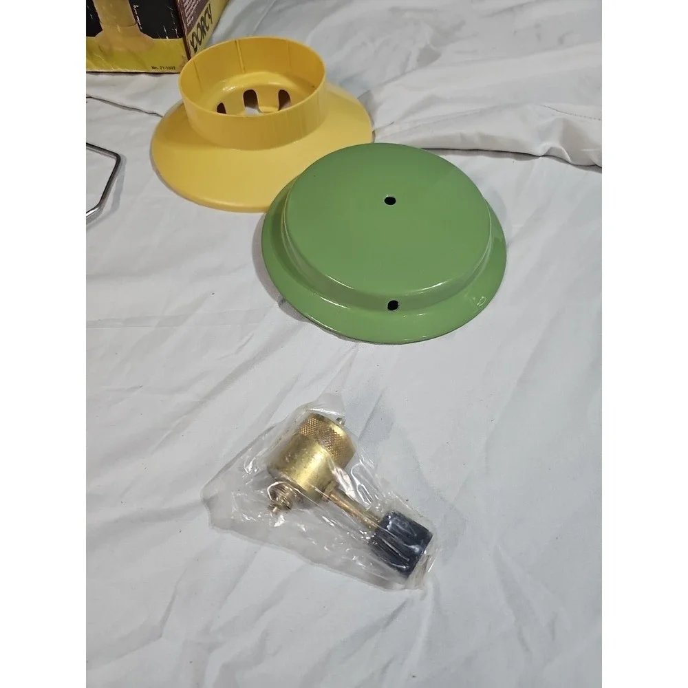 Dorcy Green‎ Vintage DORCY 71-1032 Propane Lantern with Box & Bottle